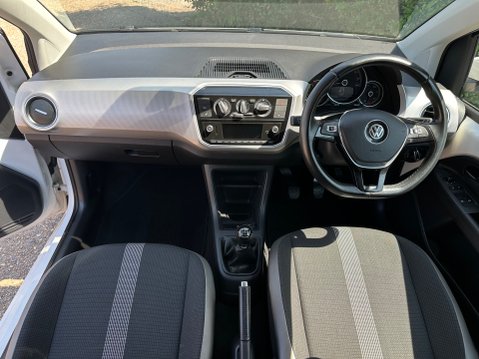 Volkswagen Up HIGH UP 17