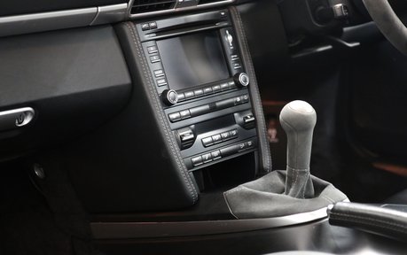 Porsche 911 Carrera S - Sensational Manual Coupe 9