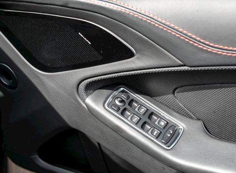 Aston Martin Vanquish 19