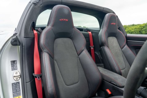 Porsche 911 Targa 4 GTS PDK 10