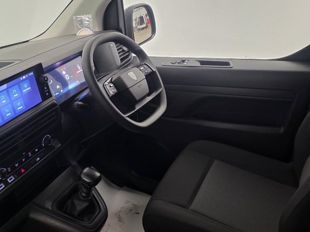 Peugeot Expert PEUGEOT EXPERT L2 DIESEL 2.0 Blue HDi 145 Asphalt Van 15