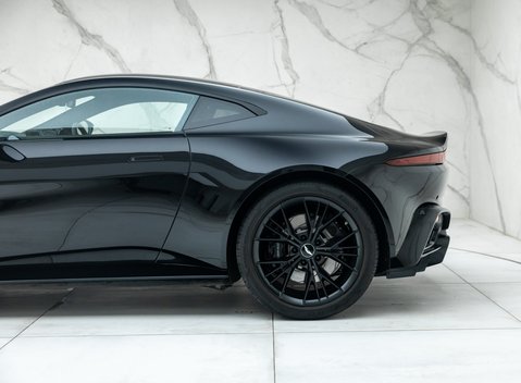 Aston Martin Vantage V8 41