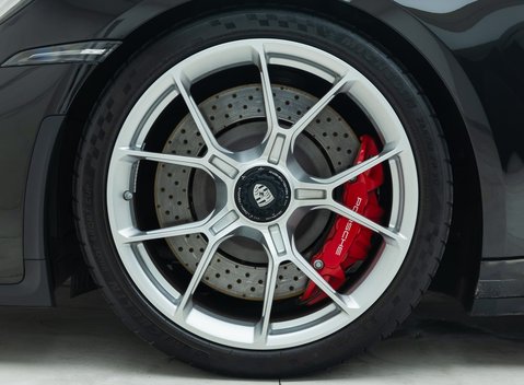 Porsche 911 GT3 TOURING (992) 29