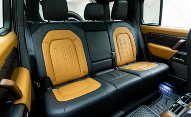 Land Rover Defender 110 X P400 14