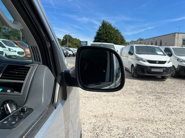Volkswagen Transporter Crew Cab AUTO SWB L1H1 Low Roof T32 Highline Air Con NO VAT 15