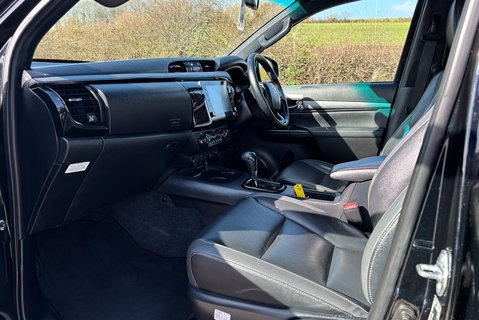 Toyota Hilux Invincible X 4WD 2.8 D-4D Double Cab Pickup - Hardtop Canopy 15