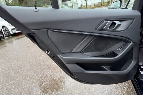 BMW 1 Series 118I SPORT - 1 OWNER -REVERSE CAMERA - PARK ASSISTANT - COMFORT PACKAGE 26