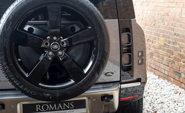 Land Rover Defender 110 X P400 30