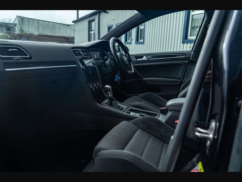 Volkswagen Golf 2.0 Golf R TSi Semi-Auto 4WD 5dr 8