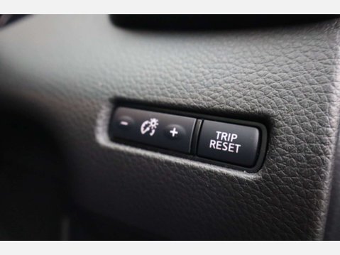 Nissan Qashqai 1.3 Qashqai N-Connecta DiG-T 5dr 28