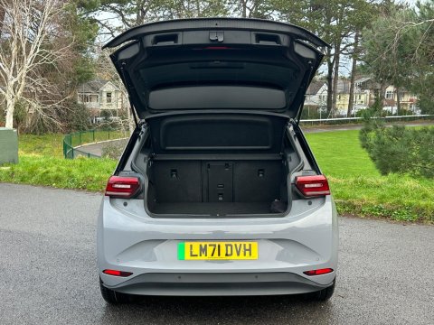 Volkswagen ID.3 Pro 58kWh Family Auto 5dr 12