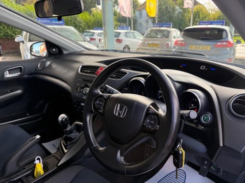 Honda Civic 1.8 i-VTEC SE Plus Tourer Euro 5 (s/s) 5dr 22