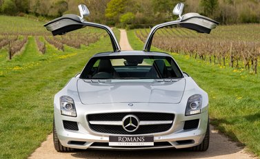 Mercedes-Benz SLS AMG 12