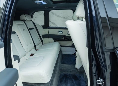Rolls-Royce Cullinan BLACK BADGE 19