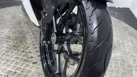 Hyosung GD 2016 ONLY 1K VERY CLEAN LIGHT WEIGHT SPORTS BIKE 250CC NEW MOT 41