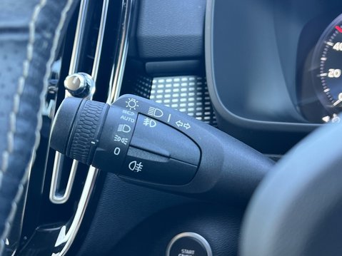 Volvo XC40 RECHARGE T5 R-DESIGN 32