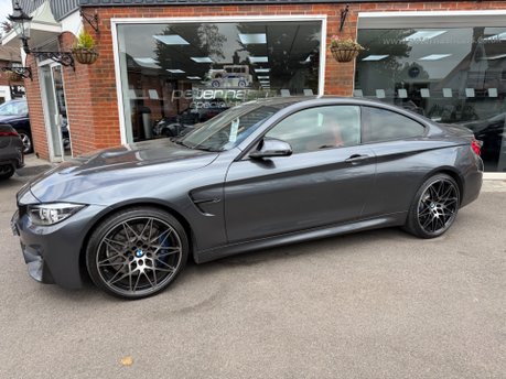 BMW M4 M4 COMPETITION 4