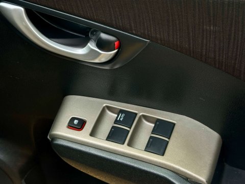 Honda Jazz 1.3h IMA HE Hatchback 5dr Petrol Hybrid CVT Euro 5 (102 ps) 73