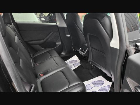 Tesla Model Y LONG RANGE AWD 17