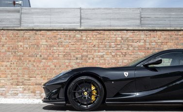 Ferrari 812 Superfast 32