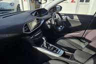 Peugeot 308 PURETECH ALLURE LAST OWNER SINCE 2017..7 SERVICES..SAT NAV.. £35 TAX.. 19