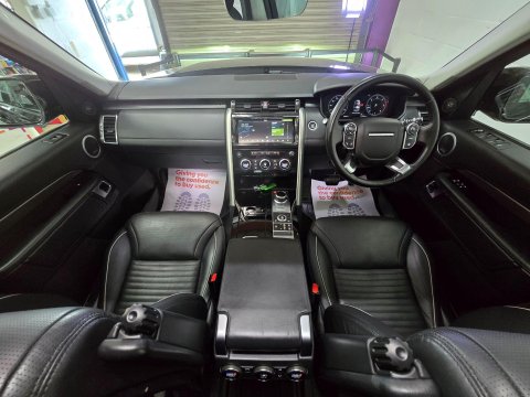 Land Rover Discovery 3.0 TD V6 HSE Luxury Auto 4WD Euro 6 (s/s) 5dr 32