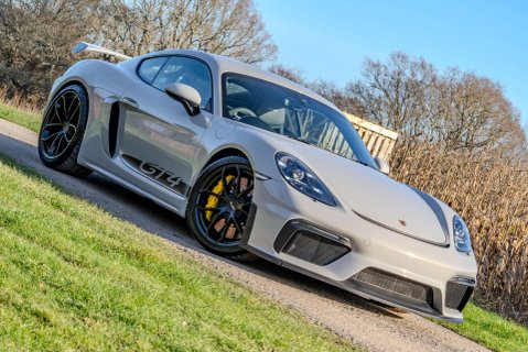 Porsche 718 Cayman GT4 PDK 19