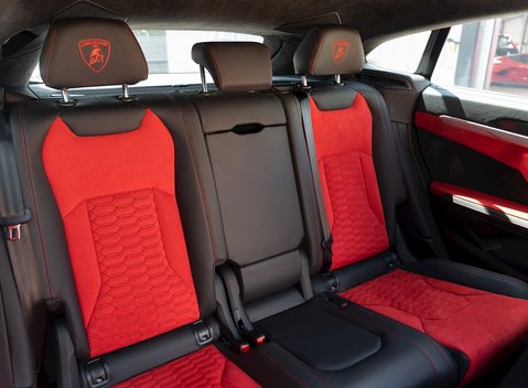Lamborghini Urus 14
