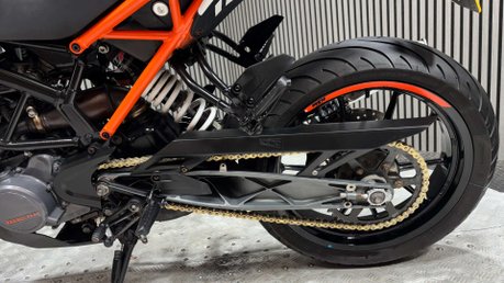 KTM Duke 2017 17K NEW MOT 125CC 15BHP NAKED BIKE 26