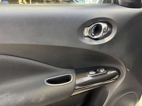 Nissan Juke 1.6 Juke N-Connecta CVT 5dr 70