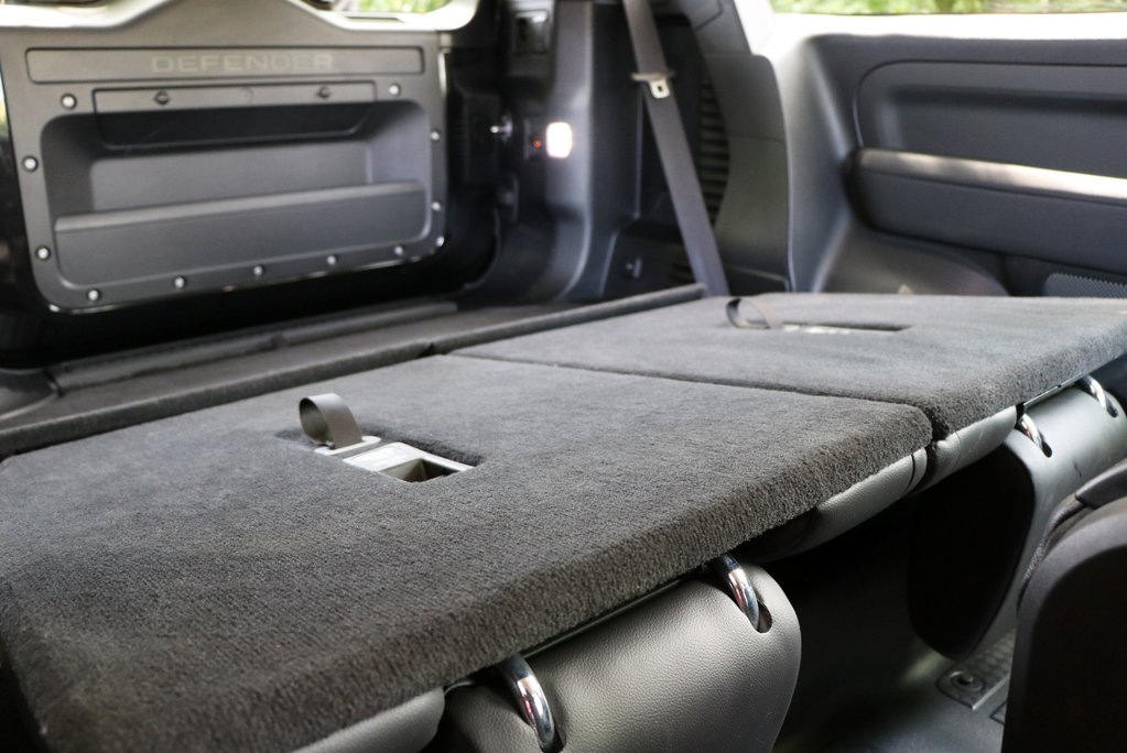 Defender 90 Commercial 4