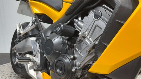 Honda CB 650 NAKED BIKE 2015 ONLY 10K MOT WARRANTY VERY CLEAN 650CC 18