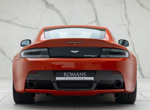 Aston Martin V12 Vantage S 8