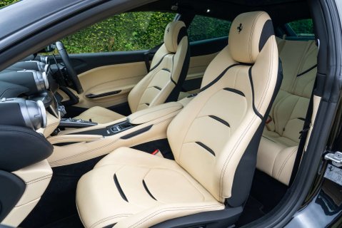 Ferrari GTC4 Lusso T 9