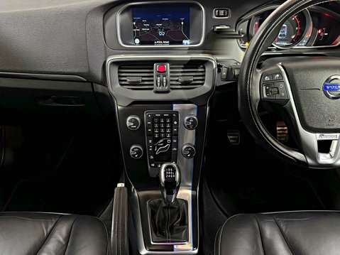 Volvo V40 R-DESIGN NAV D3 S/S 2.0 DIESEL MANUAL 18