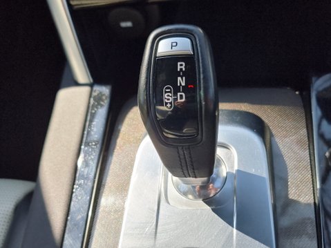 Land Rover Discovery Sport R-DYNAMIC SE MHEV 60