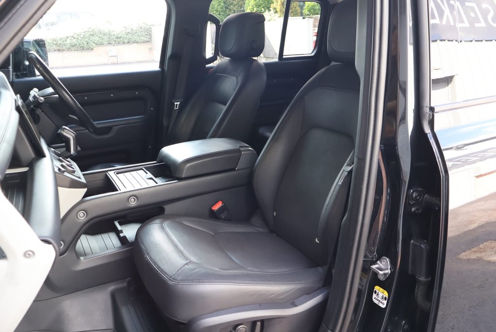 Land Rover Defender 110 D300 HARD TOP X-DYNAMIC HSE MHEV URBAN WIDE TRACK EDTION REAR SEATS FITTED 18