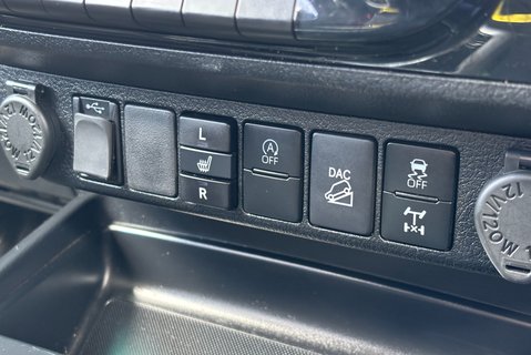 Toyota Hilux Invincible 4WD Auto 2.8 D-4D Double Cab Pickup - Pegasus Canopy 27