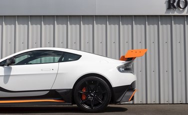 Aston Martin Vantage GT12 35