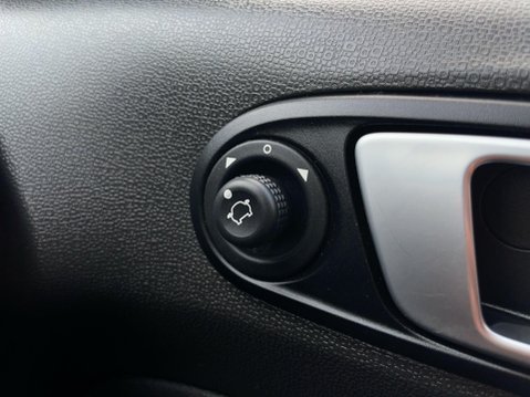 Ford Ecosport 1.5 Titanium Powershift 2WD Euro 5 5dr 40