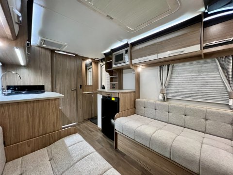 Coachman VIP 460  25