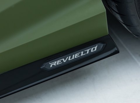 Lamborghini Revuelto 38