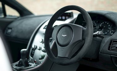 Aston Martin Vantage GT8 11