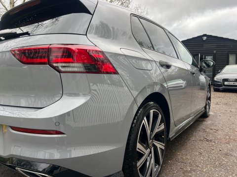 Volkswagen Golf R-LINE TDI DSG 57