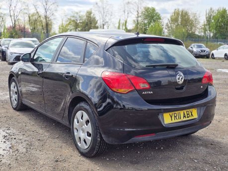 Vauxhall Astra 1.6 16v Exclusiv Hatchback 5dr Petrol Auto Euro 5 (115 ps) 4