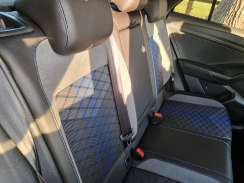 Volkswagen T-Roc R TSI 4MOTION DSG Full Service History Excellent Condition 54