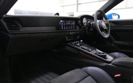 Porsche 911 Carrera GTS - Rear-Axle Steering, 18-Way Seats, Panoramic Roof and More 14