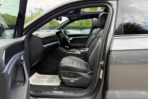 Volkswagen Touareg V6 BLACK EDITION TSI - DEMO +1 OWNER - FULL VW SERVICE HISTORY 35