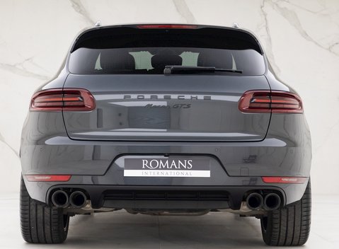 Porsche Macan GTS 5