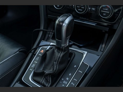 Volkswagen Golf 2.0 Golf R TSi Semi-Auto 4WD 5dr 18